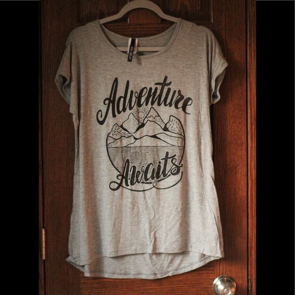 Lovely Souls Adventure Awaits Graphic Tee NWOT - Picture 4 of 4